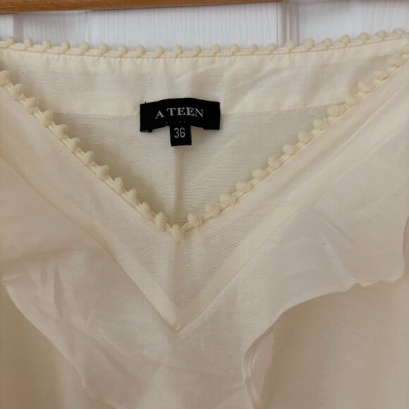 Very Feminine | Bohemian Style Dress | Cut-out Shoulders - Picture 2 of 2